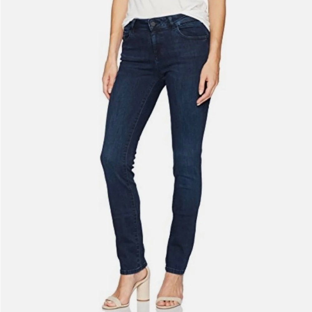 DL1961 Mid-Rise Instasculpt Straight Jeans in Color Yuma. Size 28.